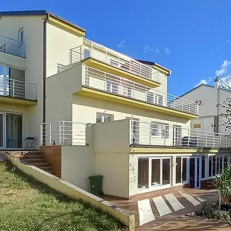 3 Bedroom Nice In Apartman Crikvenica